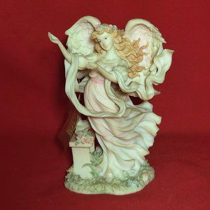 Seraphim Classics Vintage 1999 Resin Figurine Amanda Sharing the Spirit 81530